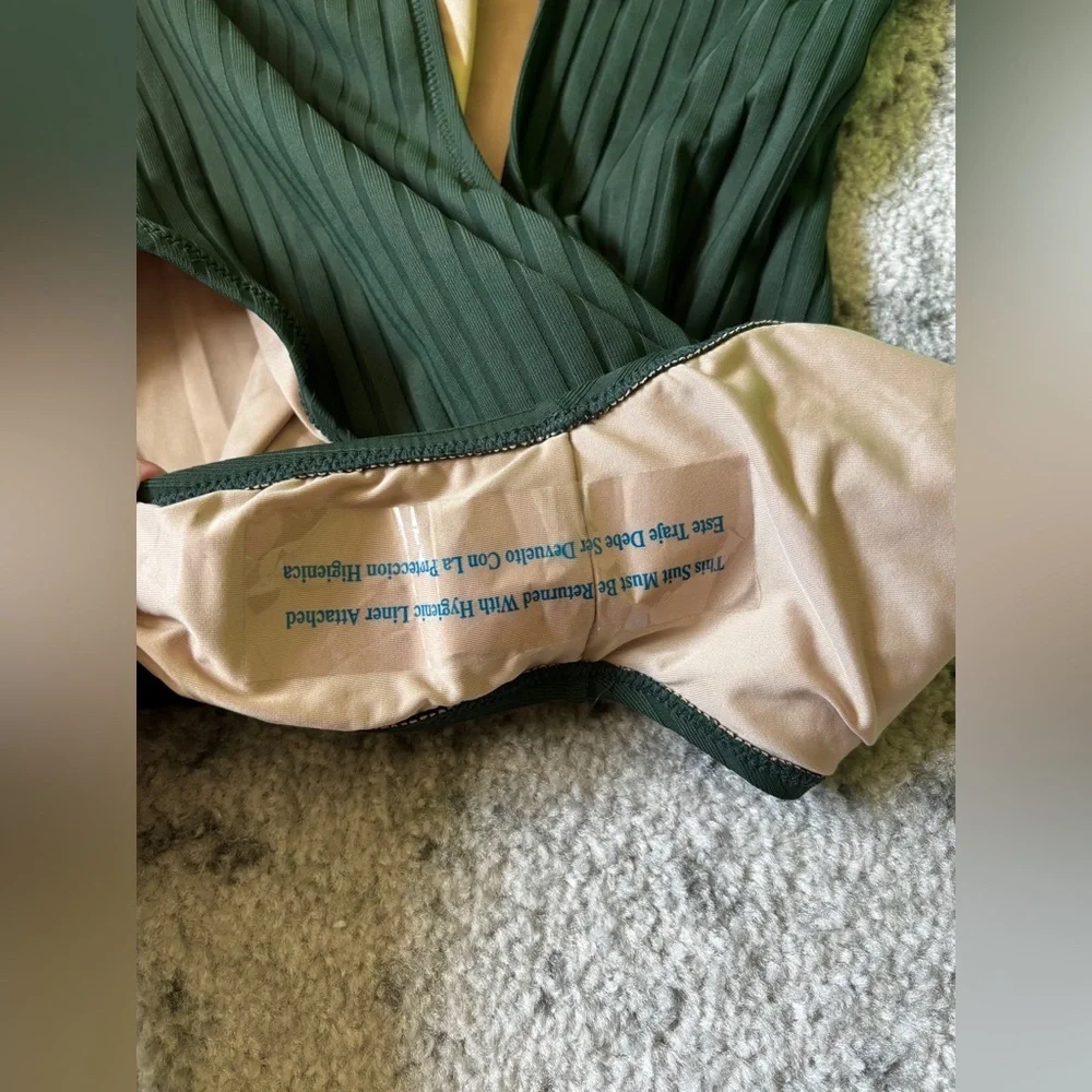 NWT Women's Ribbed Plunge V-Wire Swimsuit Shade & Shore Dark Green Size : XL - Picture 5 of 8